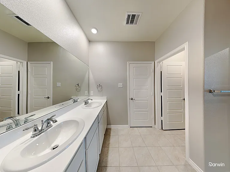 2337 Larimar Dr — Photo 6