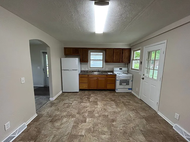 2056 McKinley Ave — Photo 4