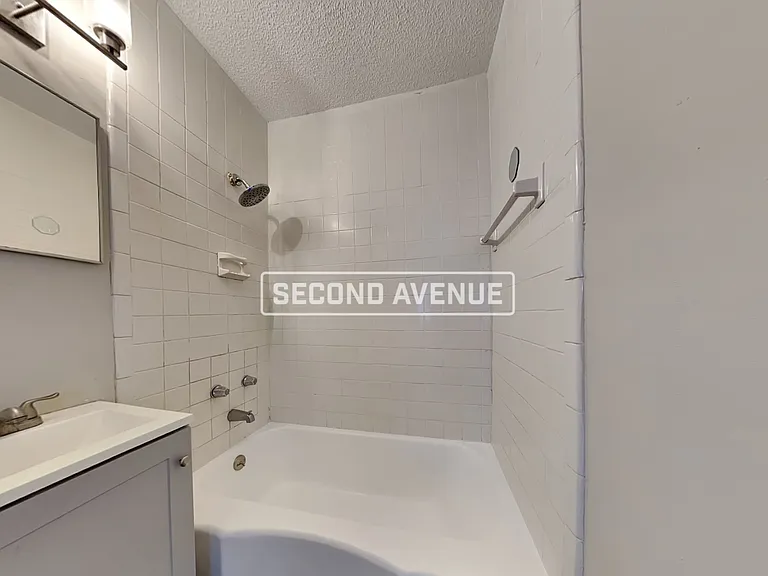 472 W 65th St — Photo 14