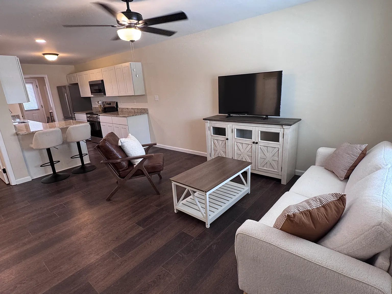 2 bed, $1,250 — Photo 1