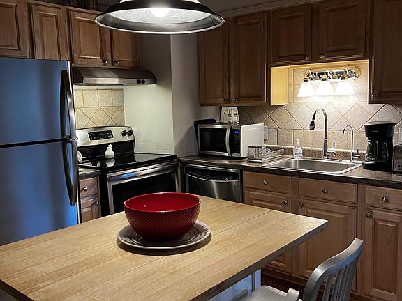 Kitchen - Fully Equipped / Eat-in