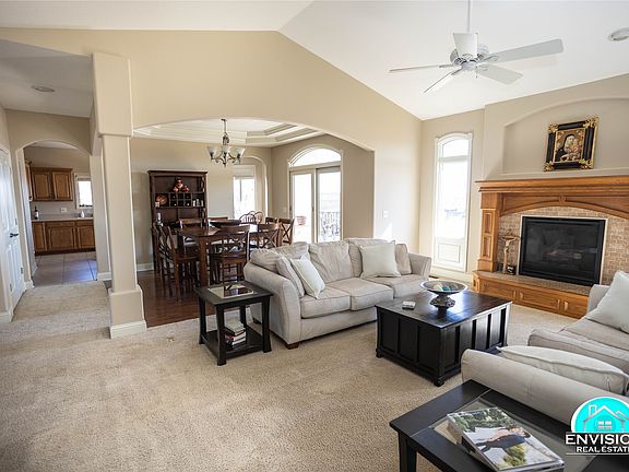 4th image of 1508 Grandview Dr E
