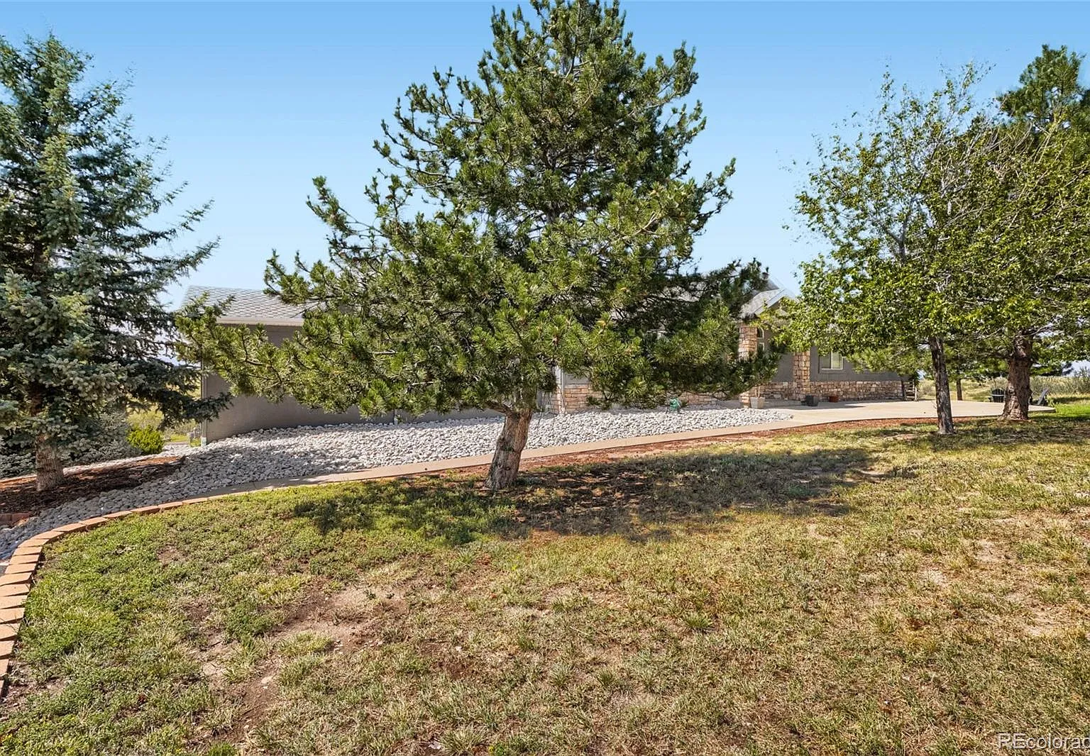 4 bed, 4.0 bath, 3787 sqft, $6,500 — Photo 3
