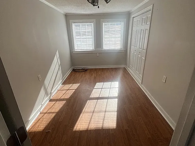 204 Greenview Dr — Photo 17