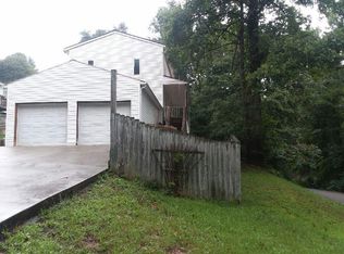 110 Hickory Hills St, La Follette, TN 37766