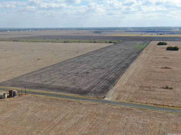 1184 County Road 5714, Natalia, TX 78059