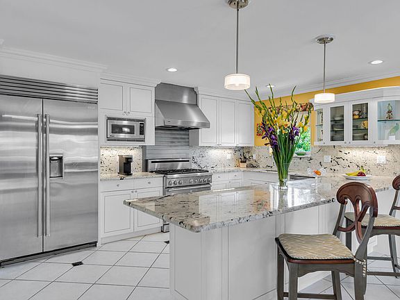 3rd image of 1218 Mockingbird Rd