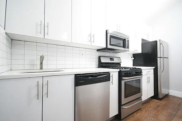 Rented by Makover Group Inc | media 5