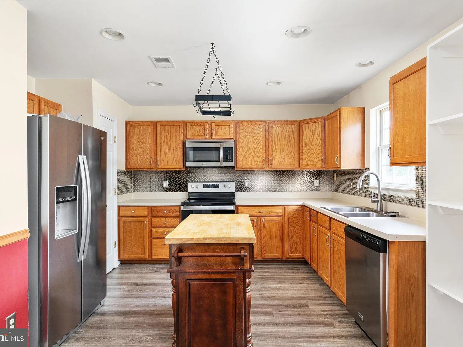 3 bed, 2.5 bath, 1872 sqft, $2,300 — Photo 3
