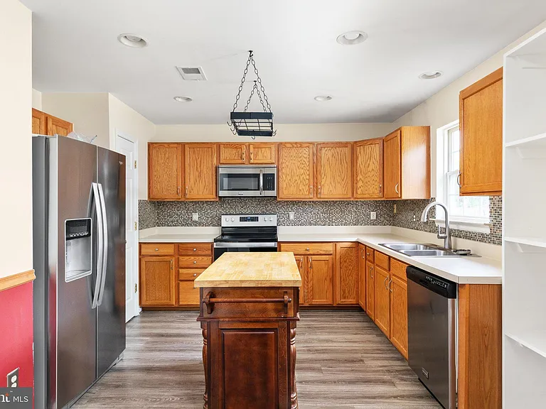 313 Frontier Fort Ln — Photo 3