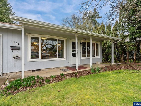 4th image of 1562 SW Levens St