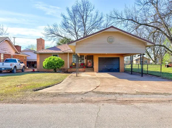 805 W Choctaw St, Lindsay, OK 73052