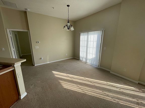 3rd image of 1811 San Jacinto Cir