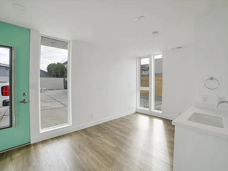 4553 Saturn St — Photo 5