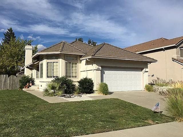 1st image of 461 Rolling Oak Dr