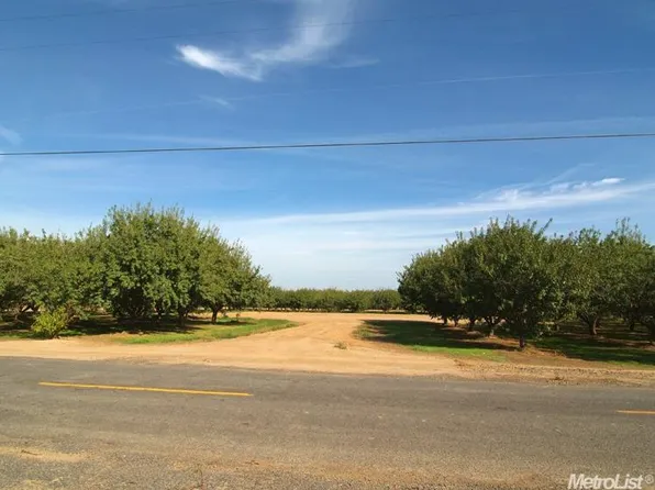 467 Fairland Ave, Modesto, CA 95357