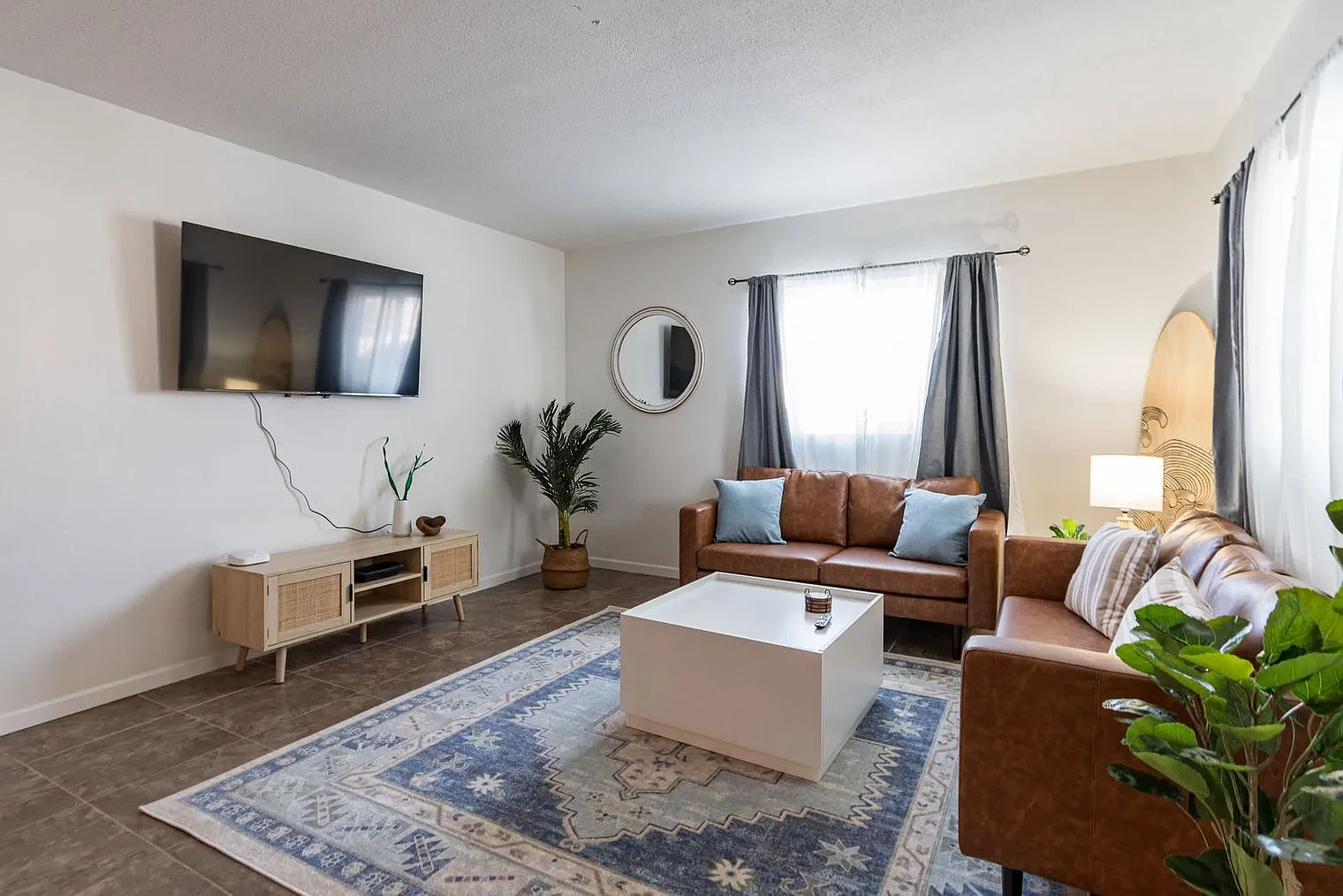 2 bed, 1.0 bath, 796 sqft, $2,381 — Photo 3