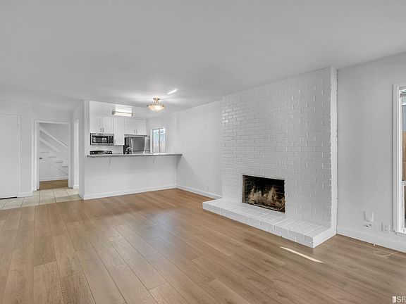 2nd image of 3580 Crestmoor Dr #3580