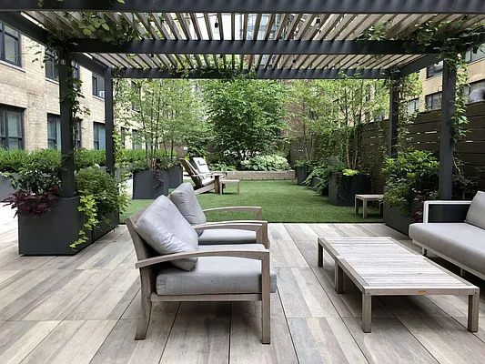 Rented by NY Living Solutions | media 24