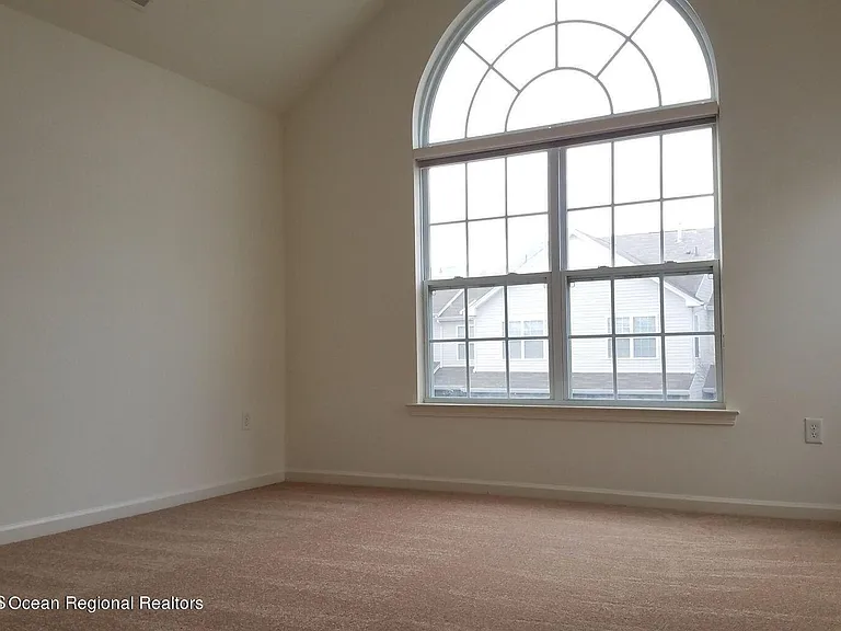 11 Hawthorne Dr — Photo 5