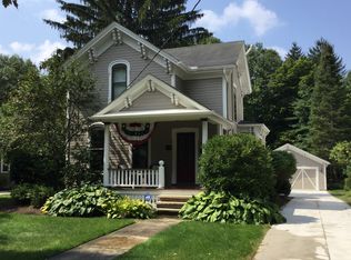 22 Church St, Chagrin Falls, OH 44022