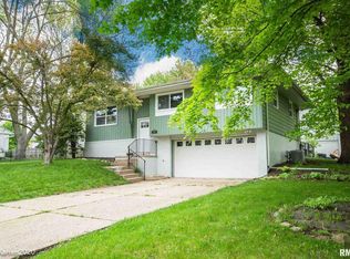5828 N Rosemead Dr, Peoria, IL 61614