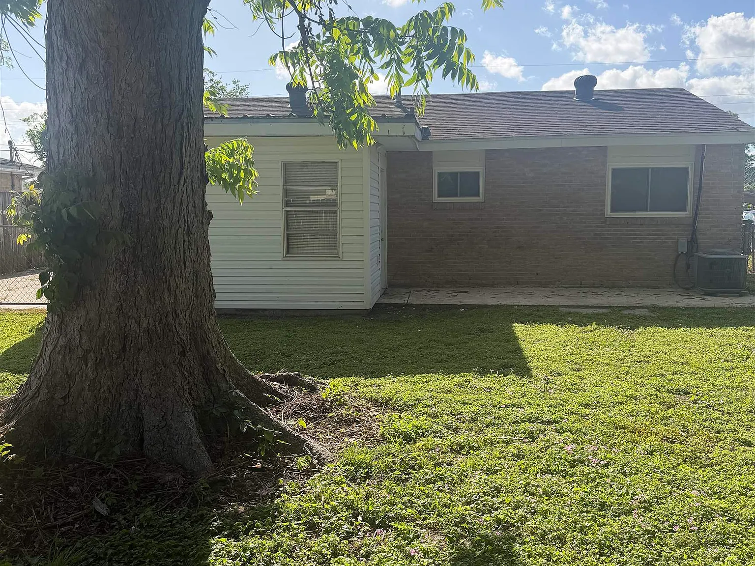 3 bed, 951 sqft, $1,150 — Photo 3