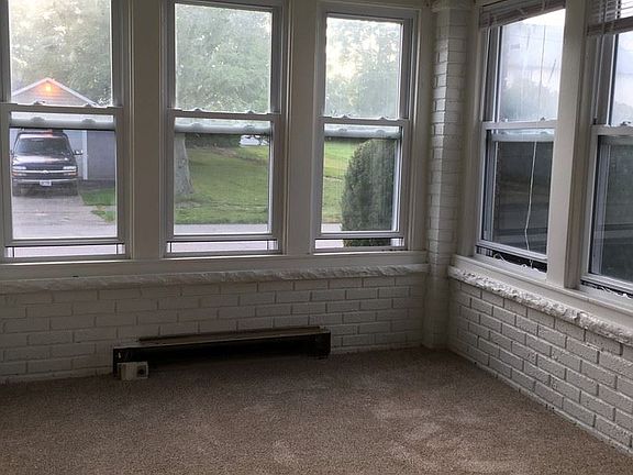 3rd image of 932 Washington Ave