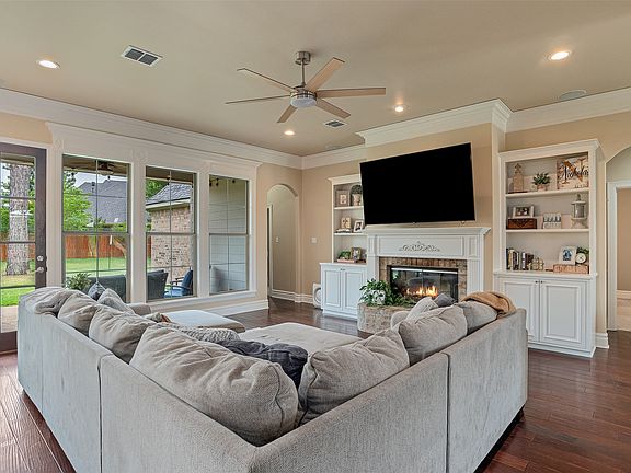 4th image of 684 Picketts Mill Dr
