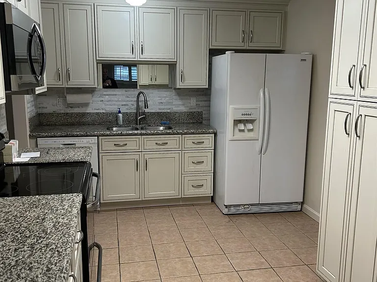 3568 Ottawa Ave — Photo 7