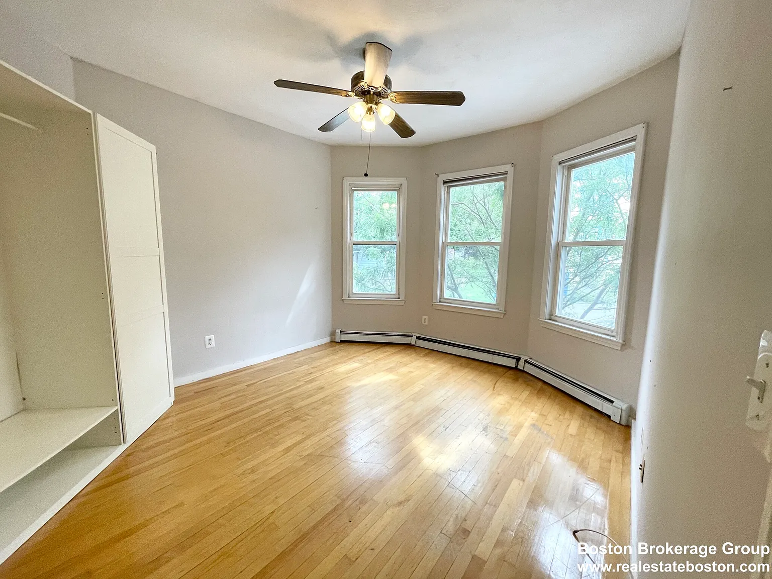 4 bed, 1.5 bath, 1100 sqft, $4,000 — Photo 3