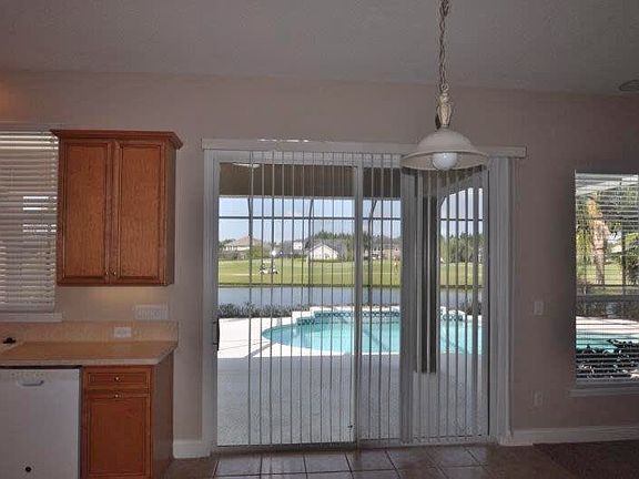 3rd image of 909 Eagle Point Dr