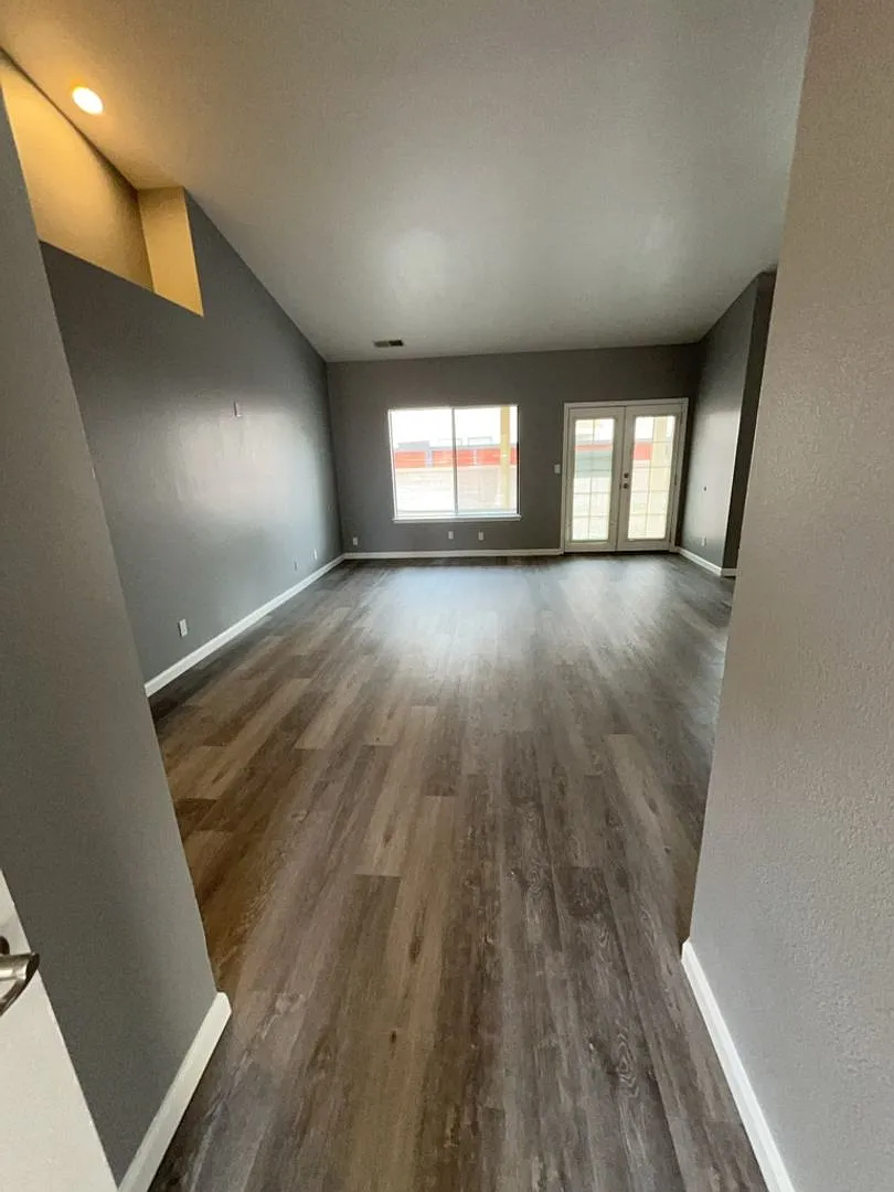 3 Bedroom, 2 Bathroom Home! Schedule a Showing! — Photo 3