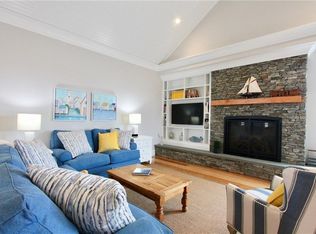 1544 Green End Ave, Middletown, RI 02842