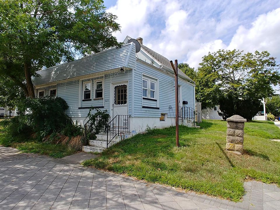 2nd image of 623 Main St
