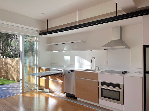 2nd image of 635 Scott St #10