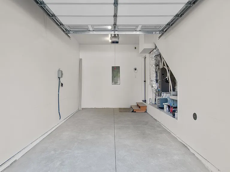 Garage.