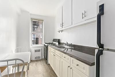 4th image of 3538 75th St APT 5B