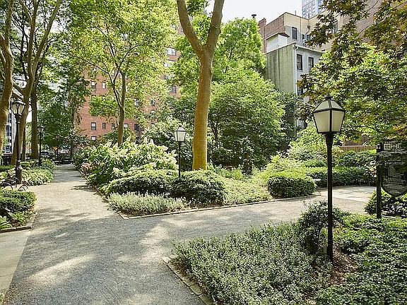 4th image of 5 Tudor City Pl APT 1206