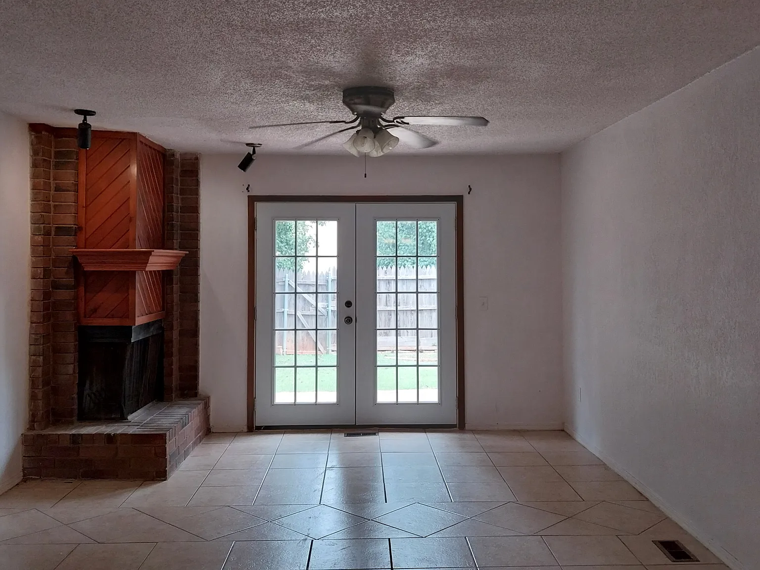 2 bed, 1200 sqft, $1,290 — Photo 4