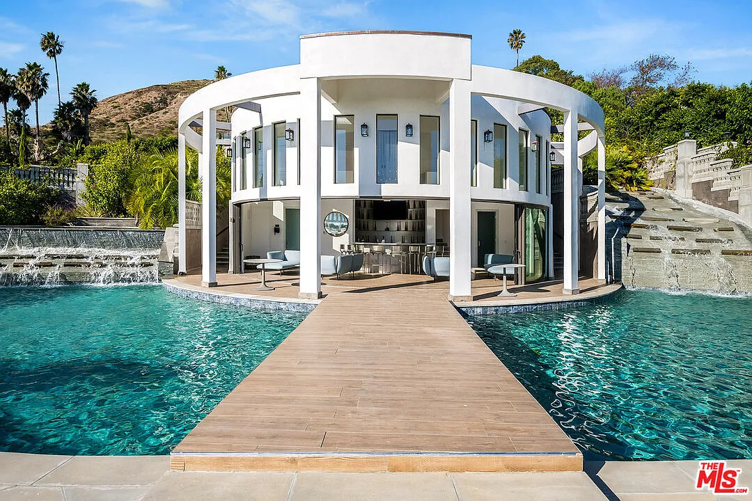 7 bed, 13.0 bath, 12000 sqft, $80,000 — Photo 4