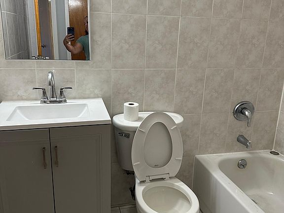 3rd image of 1005 Olmstead Ave #Na