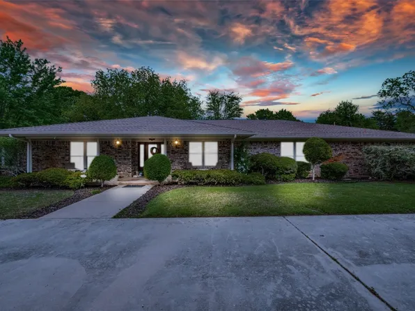 303 Brookhollow St, Decatur, TX 76234