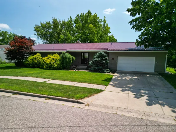 414 W Pine St, Fremont, MI 49412