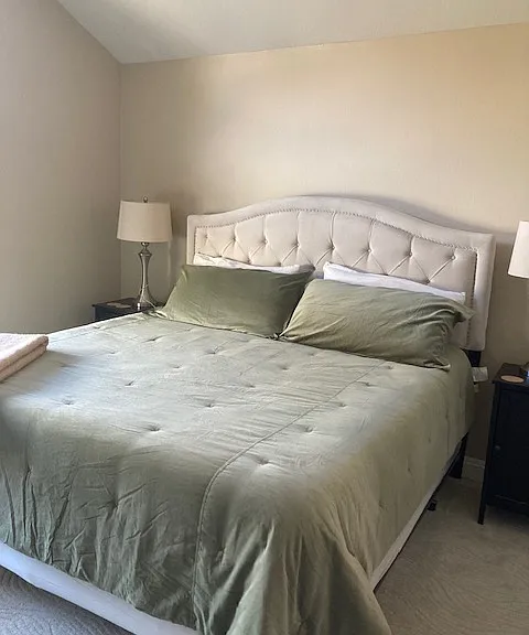 NEW king sized Tempurpedic bed