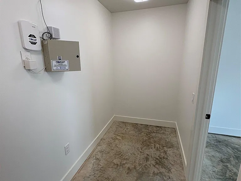 1800 Crown Dr #2 — Photo 18