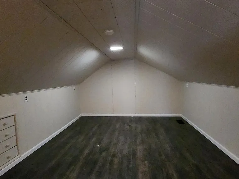 407 W High St — Photo 10