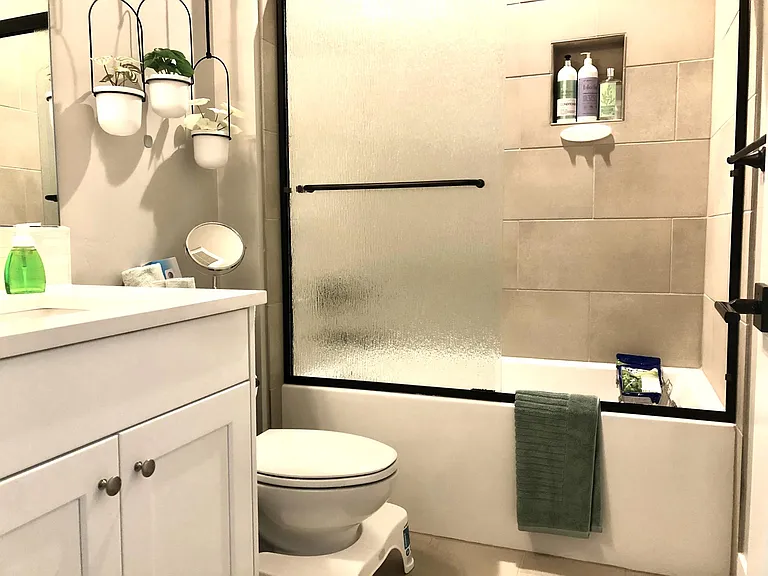 2nd Bathroom 
* Tub & shower