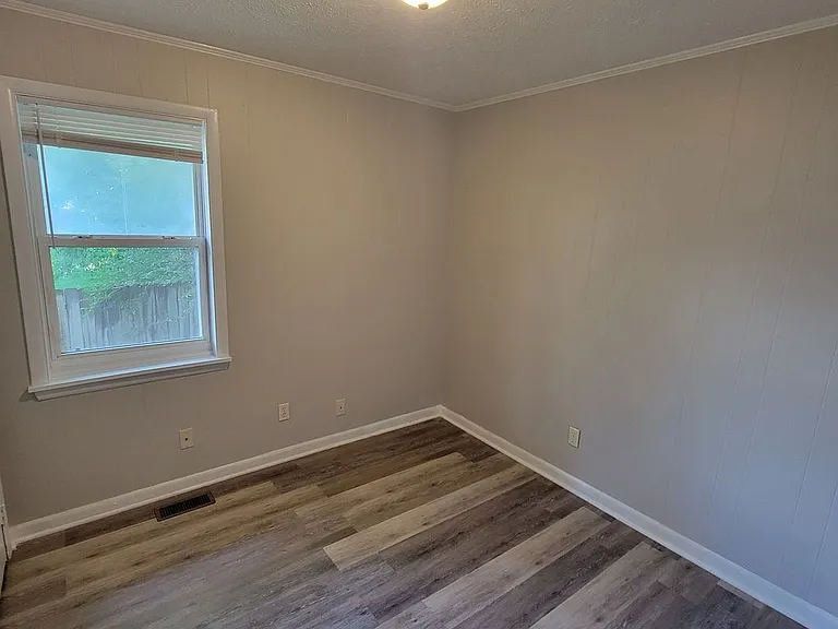 319 N Franklin Ave — Photo 5
