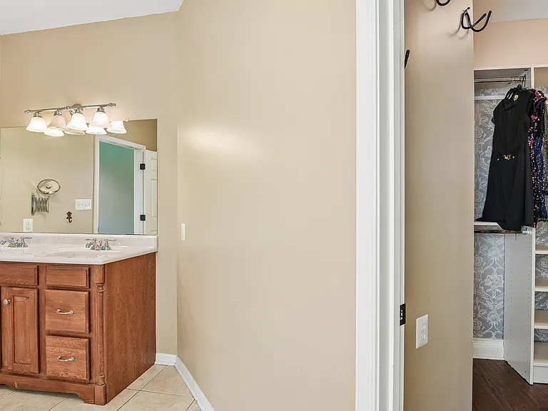1097 Underwood Rd — Photo 37
